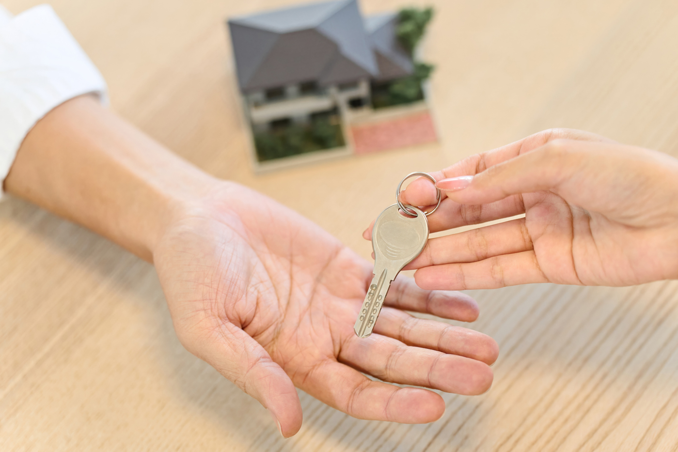 Commercial lock cylinder and keys for office security