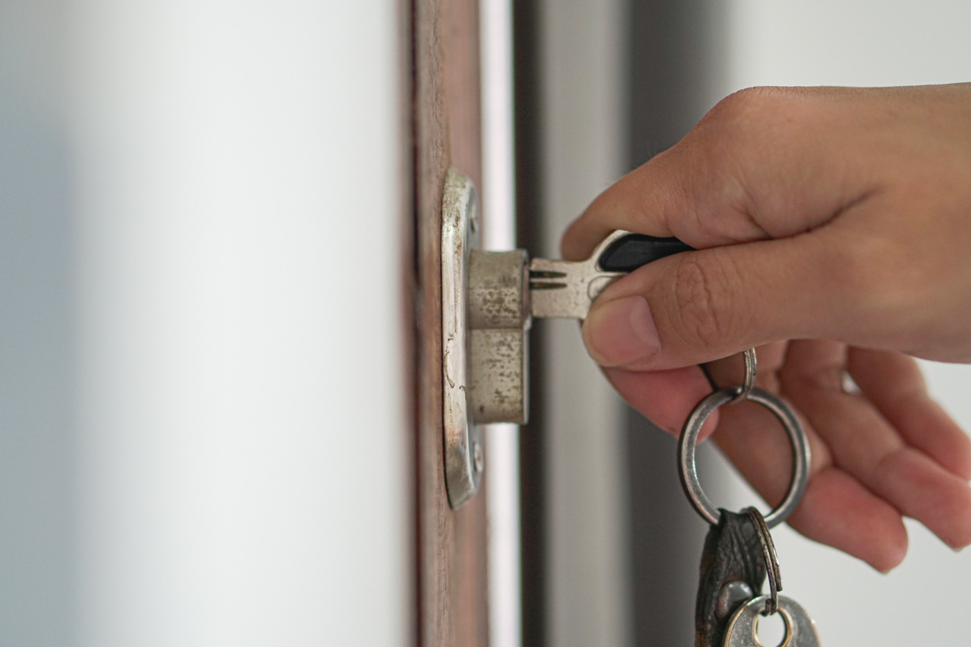 Finger unlocking smart lock for indoor security